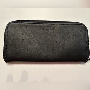 Mary Kay zip around black container to carry your make up brushes / combs